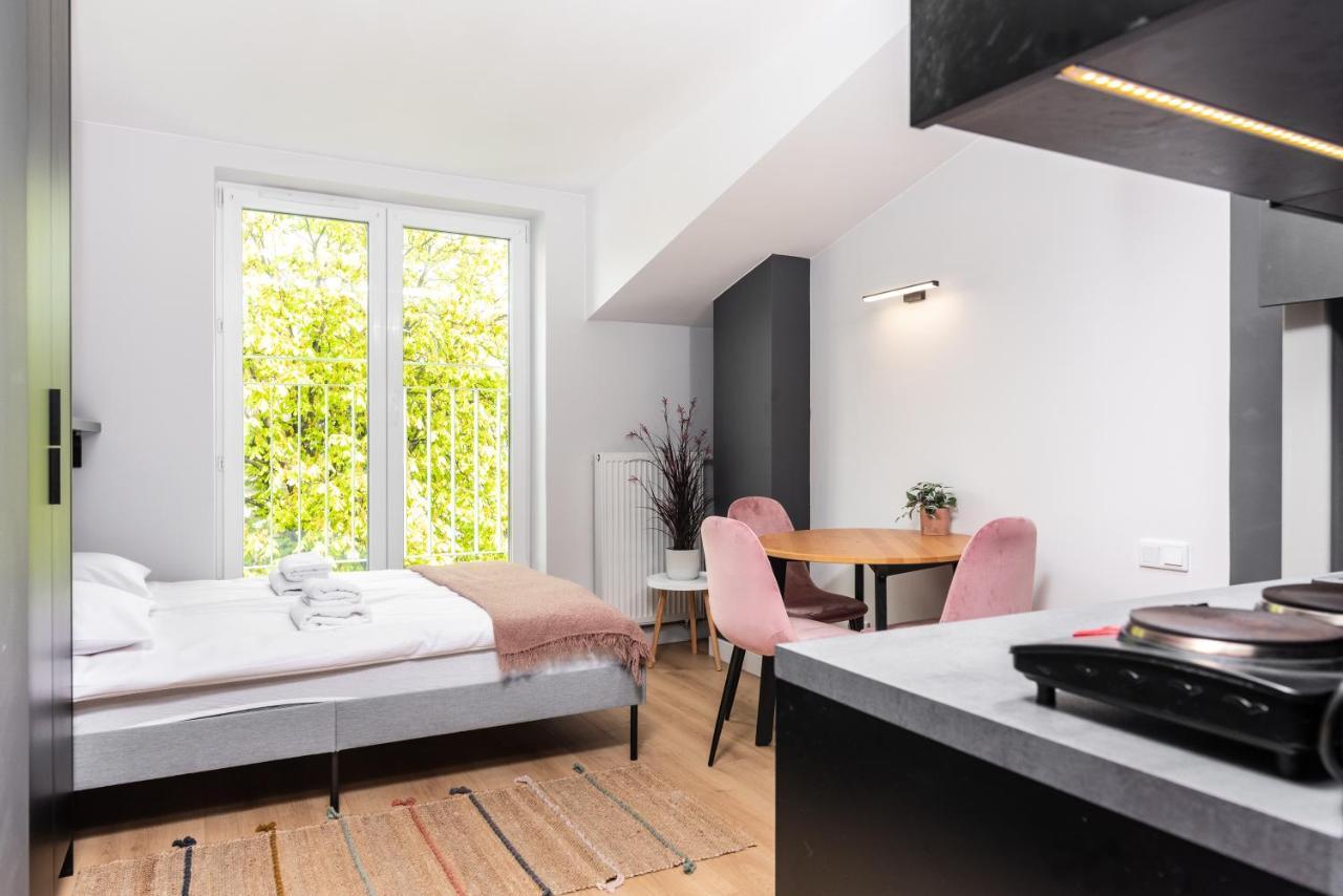 Smart Apartments - Old Town & Main Train Station - By Upstairs Краків Екстер'єр фото